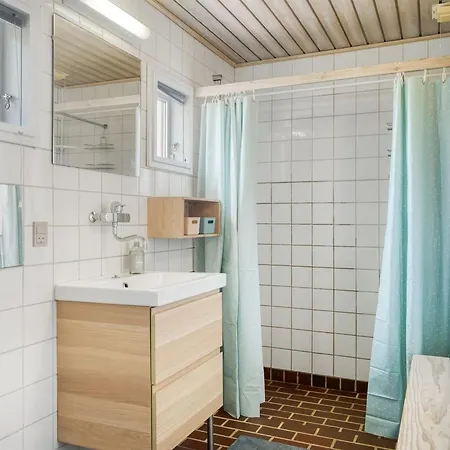 Aike - 1km From The Sea By Interhome Vakantiehuis *