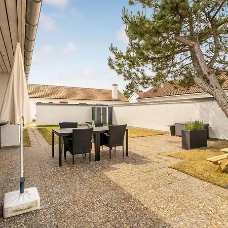 Aike - 1km From The Sea By Interhome Vakantiehuis *